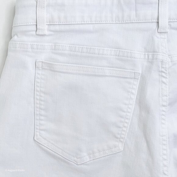Soft Surroundings Ultimate Denim Pull-On White Slimming Shorts Size L - NWOT - Picture 7 of 11